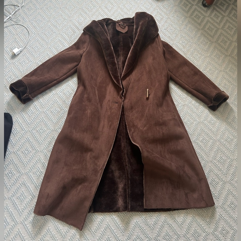 Brown suede coat with faux fur lining and hood #oversizedcoats #browncoats
